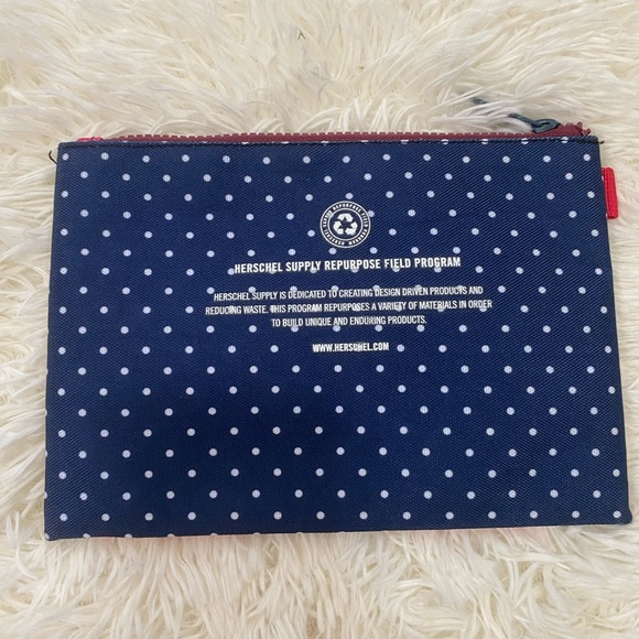 Herschel Medium sized pouch - Picture 2 of 3